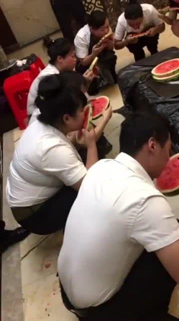 吃瓜群众奇葩娱乐,奇葩娱乐现象盘点